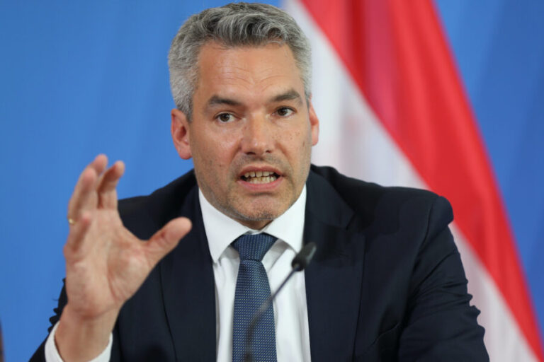 Sulmi terrorist në Vjenë nga një shqiptar? Ministri austriak përgënjeshtron informacionet