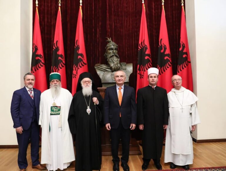 Presidenti Meta: Tolerenca, kusht i patjetërsueshëm për stabilitetet. Shqiptarët kanë vuajtur nga autoritarizmi