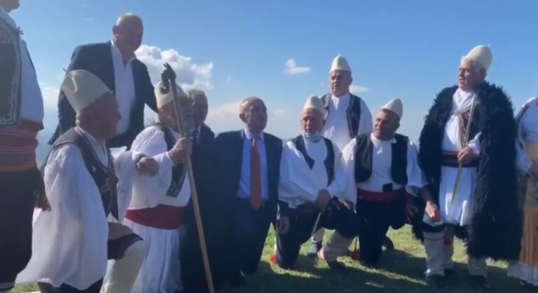 Presidenti Meta: Nuk do lejojmë askënd të na cenojë identitetin tonë kombëtar (VIDEO)