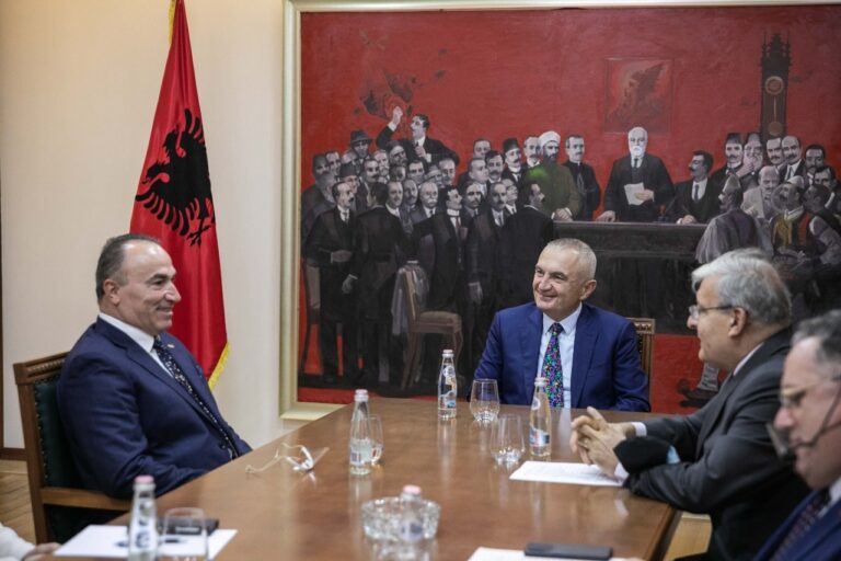 Presidenti Meta pret Aleancën Kosovare të Bizneseve: Të hiqen pengesa për biznesin mes dy vendeve