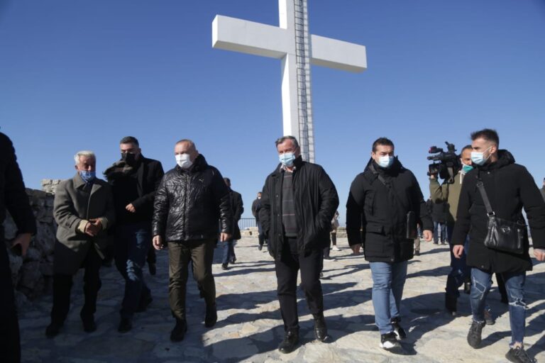 FOTO LAJM/ Presidenti Meta te Kisha e vitit 1402 në Spiten-Prull
