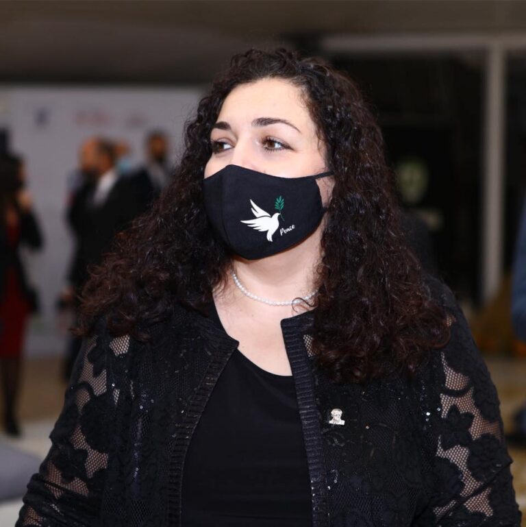 Vjosa Osmani rendit tre parakushte për paqe me Serbinë