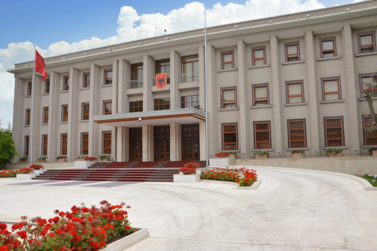 Zbardhet drafti i PS-së për Presidentin/ Nga dekreti për ministrat te ceremonia e betimit për magjistratët