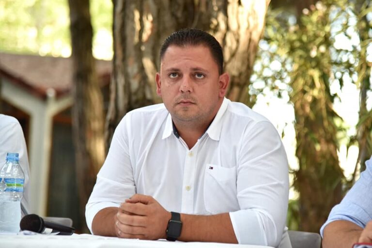Kreu i Bashkisë së Kavajës, Krali: Andi Lila është qytetar nderi, por u bë hero nga ata që e votuan kundër