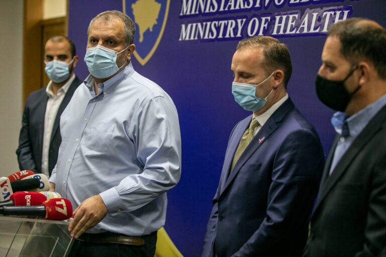 Sulmohet me thikë kreu i Bashkisë së Prishtinës, Shpend Ahmeti