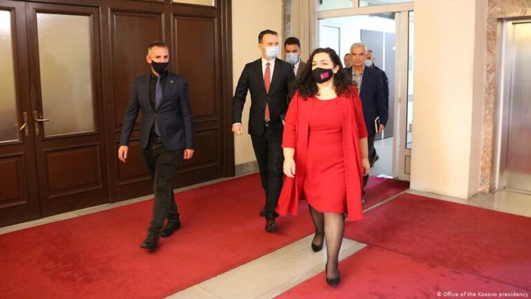 Presidenti i ri, partitë politike nuk pranojnë as të ulen në një tryezë