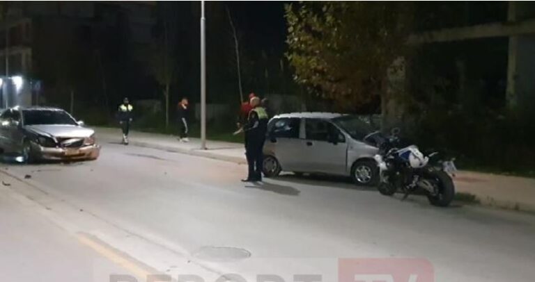 Përplasen 2 makina gjatë natës në Vlorë, plagoset një djalë dhe një vajzë