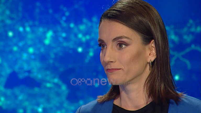 Raportim nga rrënojat, gazetarja përlotet gjatë rrëfimit