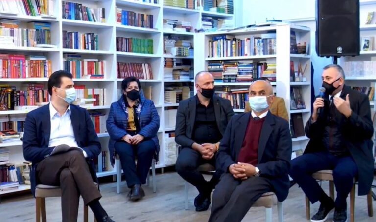 Basha bashkëbisedim me arsimtarët: Mbi 540 mësues të infektuar dhe afro 1200 nxënës në gjithë vendin