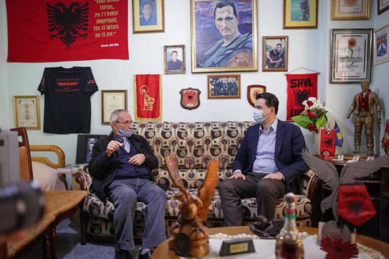 Basha nderon heroin e Kosovës: Djemtë e Shqipërisë iu bashkuan luftës, shumë prej tyre dhanë jetën