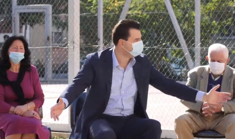 Basha: Mbrëmë, me orë të sëmurët në ambulancë, se s’kishte vende në Senatorum apo tek Infektivi