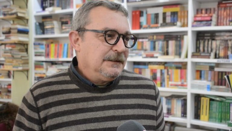 Panairi i Librit/ Fatos Baxhaku merr çmimin për librin me të mirë origjinal pas vdekjes