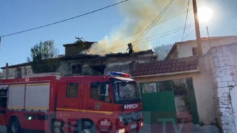 Merr flakë shtëpia në Vlorë, shpëton nëna me djalin