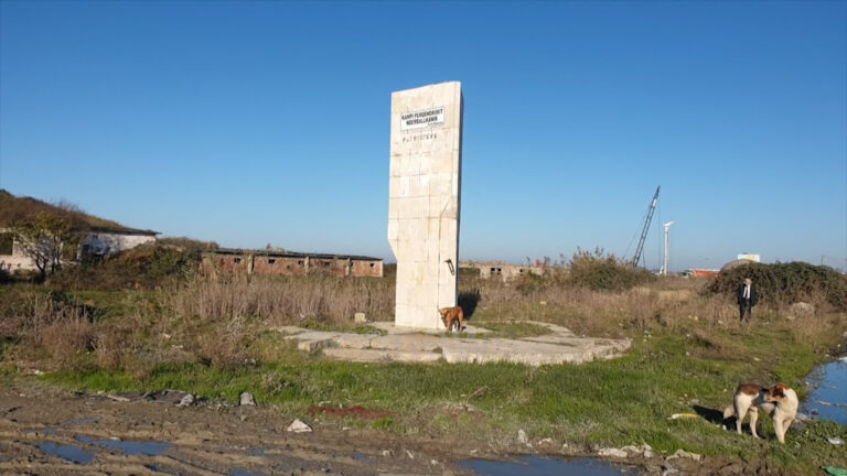 Degradon kampi ku u torturua Margarita Tutulani. Shteti e harroi, e vizitojnë vetëm qentë
