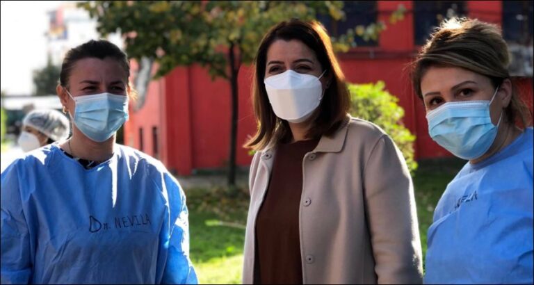 “Aty ku luftohet për jetën”, Manastirliu: Mjekët janë bërë si familje për pacientët e Infektivit