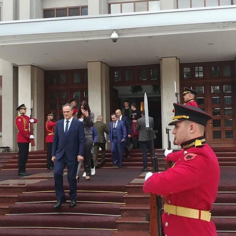 Infektohet me koronavirus ambasadori i Kosovës në Tiranë