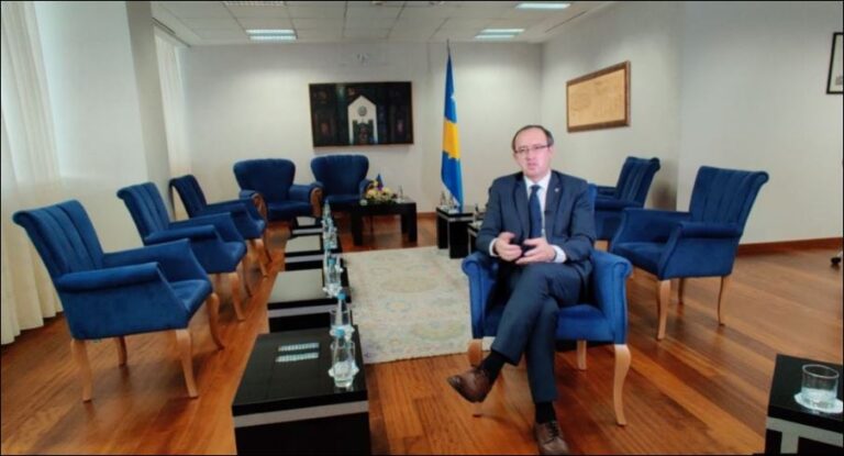 Situata epidemiologjike në Kosovë, Hoti paralajmëron mbyllje totale të vendit