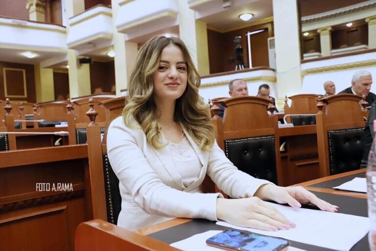 Deputetja Elda Hoti: Jam e zhgënjyer nga kjo lloj politike. Çdo gjë është farsë, teatër e lojëra fjalësh