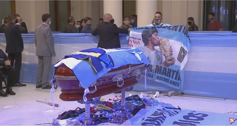 Lamtumira e fundit për Maradonën, varrimi që sot, mijëra argjentinas në homazhe