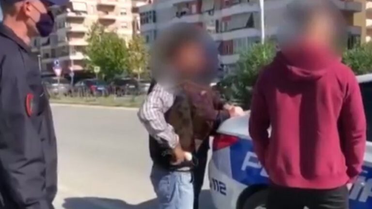 Masat anti-covid/ Gjobiten 626 qytetarë dhe 6 administratorë lokalesh