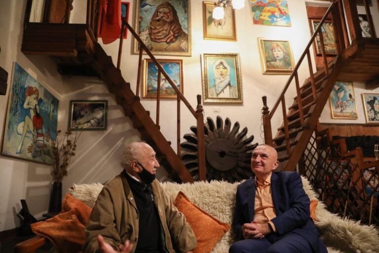 Presidenti Meta, në shtëpinë e Nderit të Kombit, Sali Shijaku