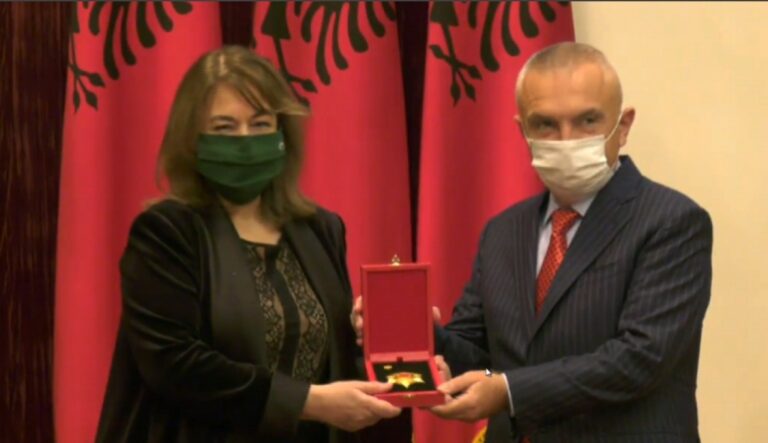 Presidenti Meta vlerëson me titullin e lartë akademikun Bedri Dedja: Gjithë jetën e tij ua kushtoi fëmijëve