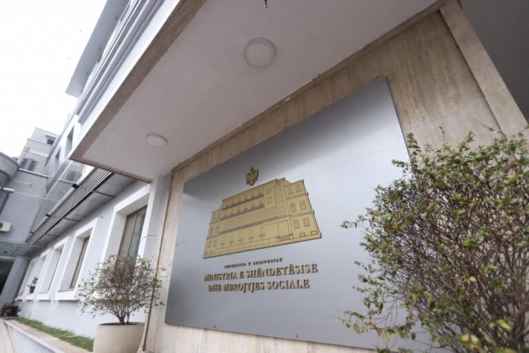 Në rrjetet sociale flitet për viktima pas protestës, Ministria e Shëndetësisë del me deklaratë zyrtare