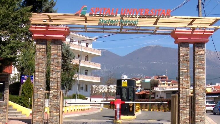 Reagon stafi i “Shefqet Ndroqit” për vetëvrasjen e 60-vjeçarit që u hodh nga dritarja e spitalit