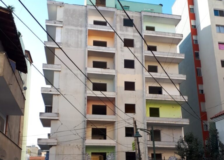 40 kg lëndë plasëse, IKMT shemb sot pallatin 9 katësh në Durrës