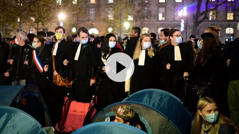 Paris: Policia u prish 500 çadra emigrantëve