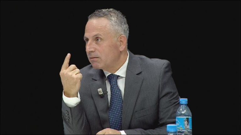 Qafoku: Skandaloze që Hashim Thaçi akuzohet për 100 vrasje