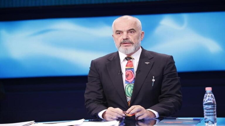 Mjeku i njohur Arjan Mezini nervozon live kryeministrin Rama