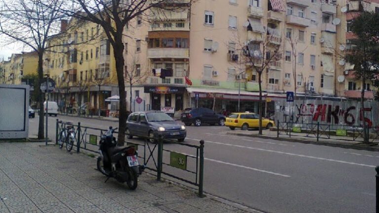 Rruga e Durrësit mbyllet në fundjavë, Bashkia e Tiranës: Hedhim shtresën e fundit të asfaltit