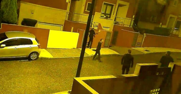 VIDEO/ Fqinjët nxjerrin zbuluar shqiptarët hajdutë, të veshur me të zeza tentuan të vidhnin vilën spanjolle