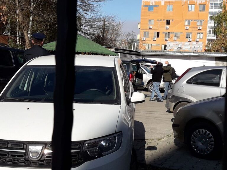 EULEX-i largohet nga shtëpia e Kadri Veselit, ja çfarë morën me vete