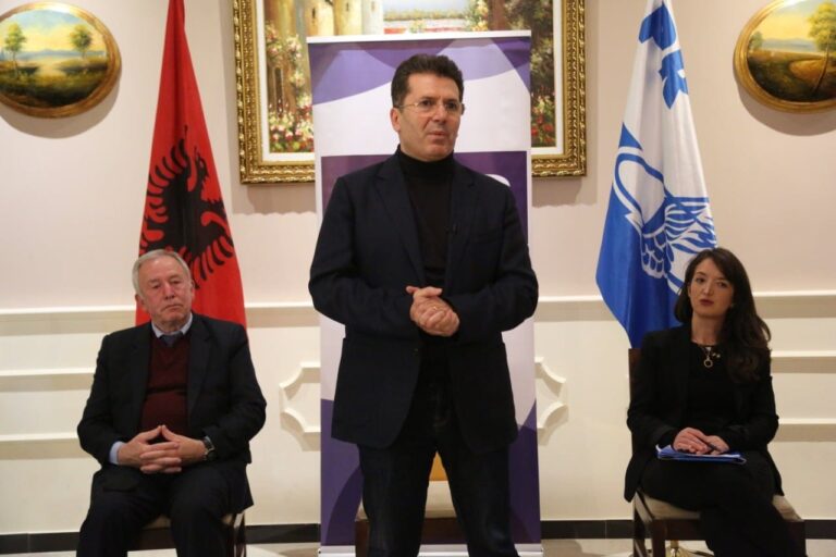Mediu me strukturat në Paskuqan: Kemi një regjim të drejtuar nga një njeri që nuk pyet për ligj