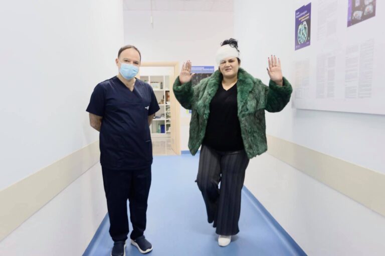 Vajza nga Shkodra i nënshtrohet një operacioni të vështirë në QSUT, Manastirliu: Krenar për mjekët tanë