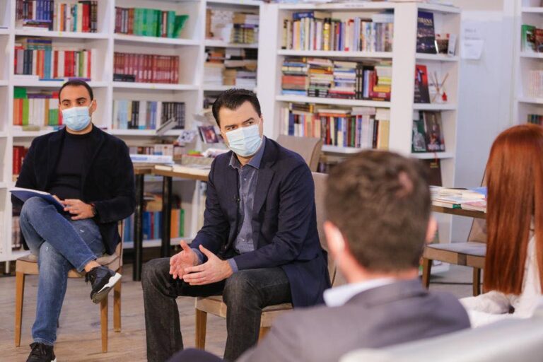 “Ndryshimi ka fytyrën e rinisë”/Këlliçi: 5 kushtet që PD-ja do të bëjë për të rikthyer rininë në atdhe