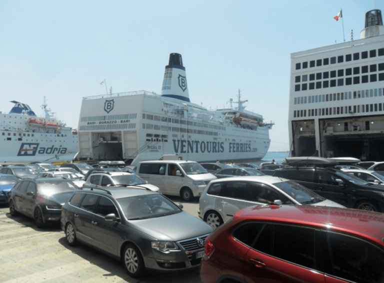 Mbyllja e Italisë për festa, emigrantët shqiptarë nxitojnë të kthehen në vendlindje përmes portit të Durrësit