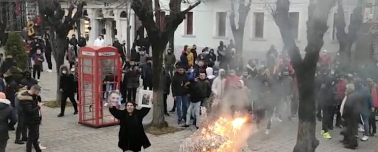 Protesta në Korçë, policia procedon 9 qytetarë