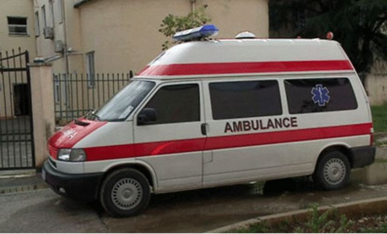 Dyshonte se ishte me Covid, burri nga Tirana tenton të presë damarët