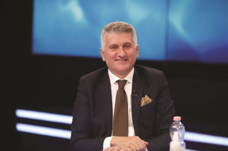 Emrat VIP, Agron Gjekmarkaj në Lezhë dhe Flutura Açka në Elbasan