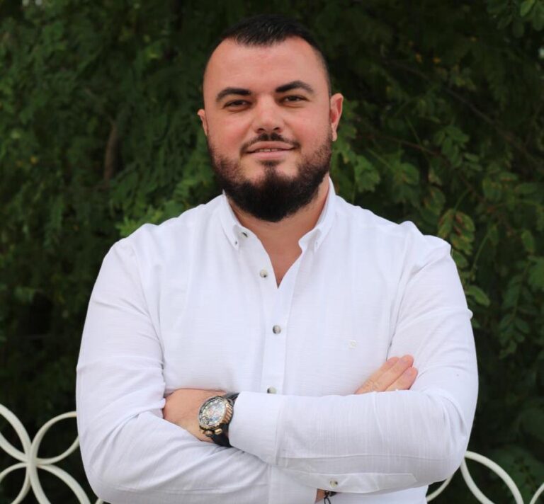 Aldi Fushai përgjigjet Erion Veliajt