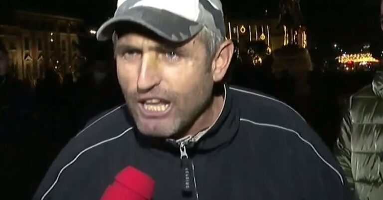 Qytetari thirrje Amerikës nga sheshi Skënderbej: Qeveria po vret fëmijët