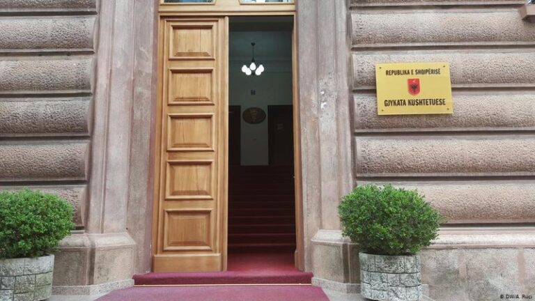 Përfundon mbledhja e KED, ja vendimet që u morën për emërimet në Gjykatën Kushtetuese