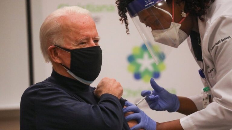Presidenti i ri i SHBA-së, Joe Biden vaksinohet publikisht ndaj Covid-19