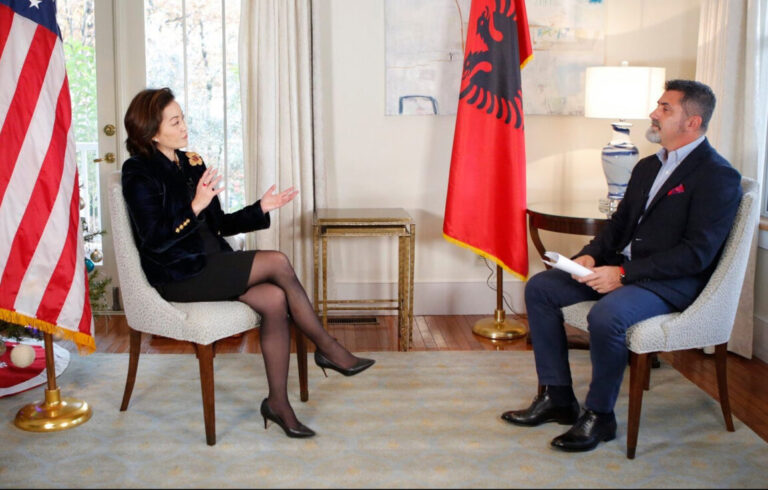 Ambasadorja Kim: Kushtetuesja gati më 31 Dhjetor