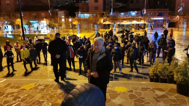 Protestë në Lushnje për vrasjen e 25-vjeçarit: Policia e krimit