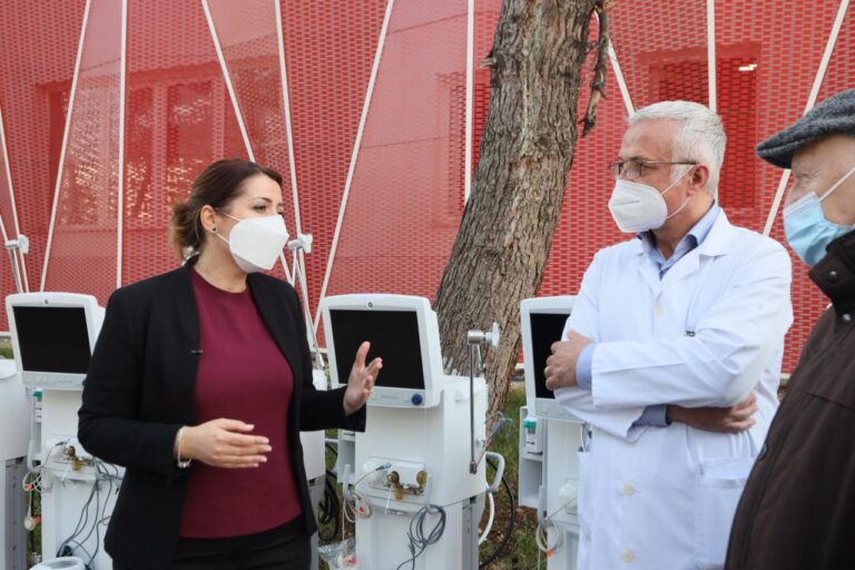 Manastirliu në QSUT: 44 respiratorë të rinj me financimin e qeverisë
