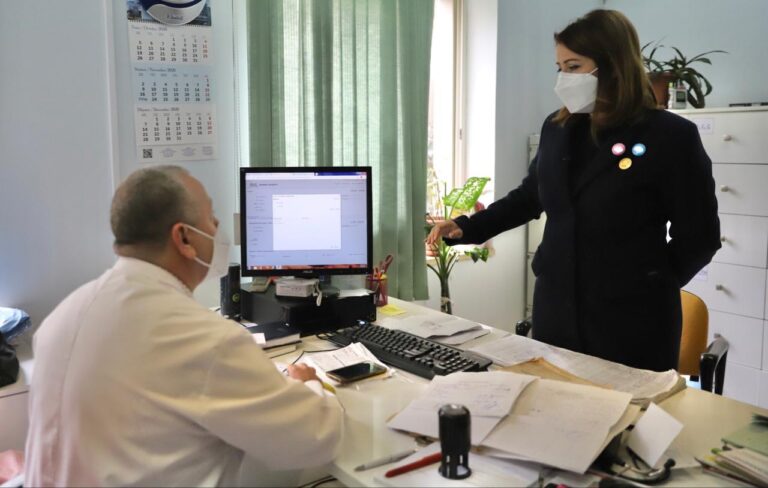6 pika testimi të shpejtë në Tiranë, Manastirliu: Rrisim kapacitetet e testimit